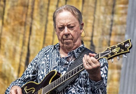 Boz Scaggs .